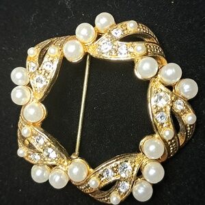 VTG AMio Rhinestone / Faux Pearl Brooch